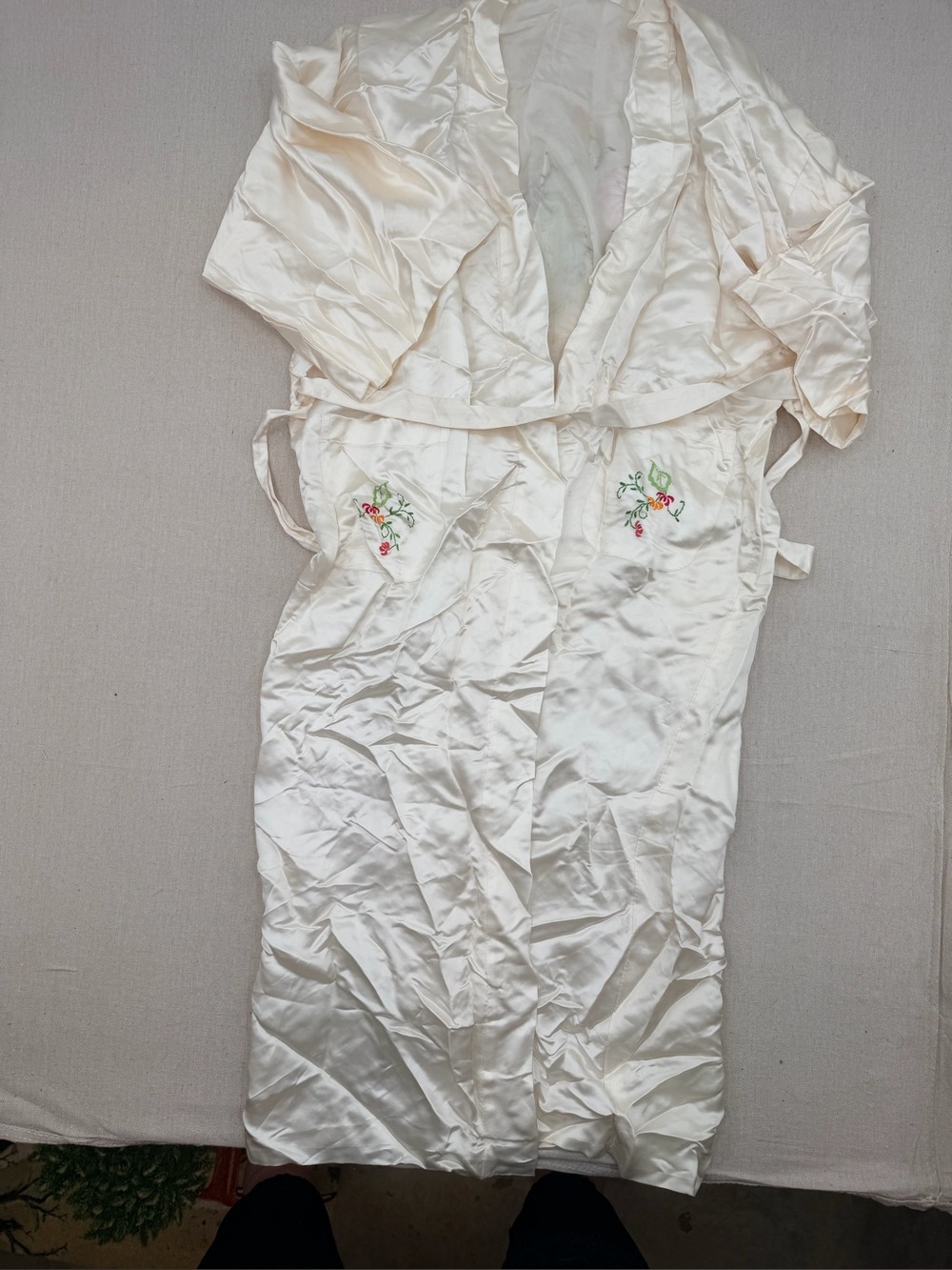 Vintage Chinese Silk Ivory Robe with Embroidered Floral Pockets